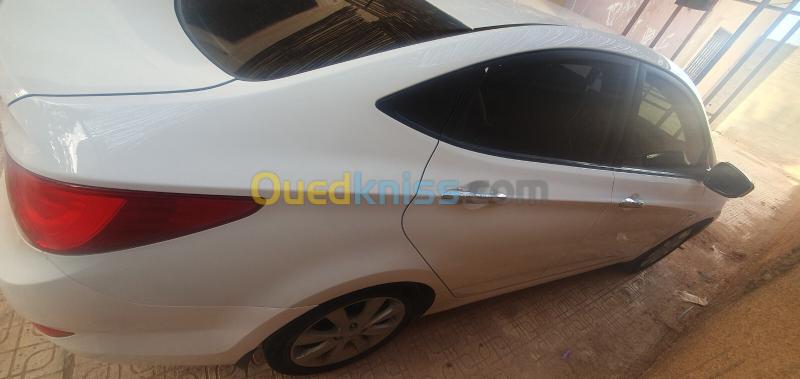Hyundai Accent RB  5 portes 2017 Préstige 15