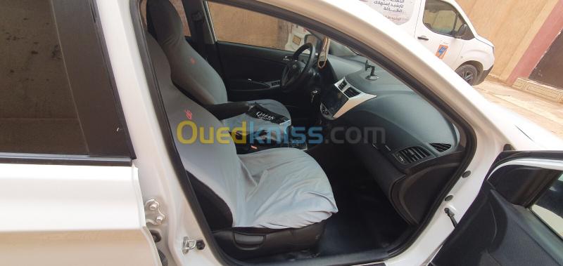 Hyundai Accent RB  5 portes 2017 Préstige 6