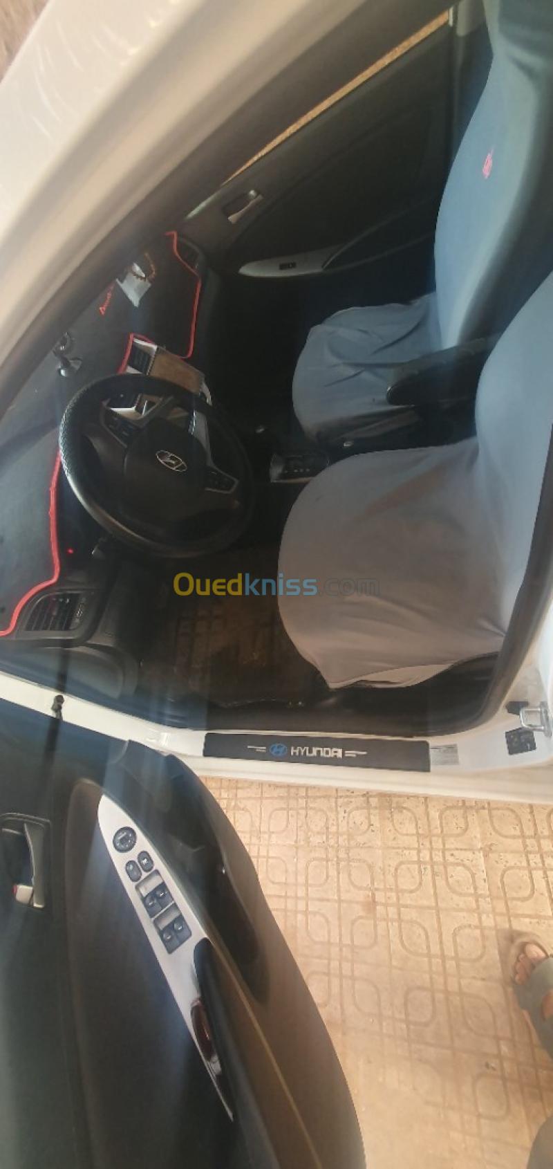 Hyundai Accent RB  5 portes 2017 Préstige 19