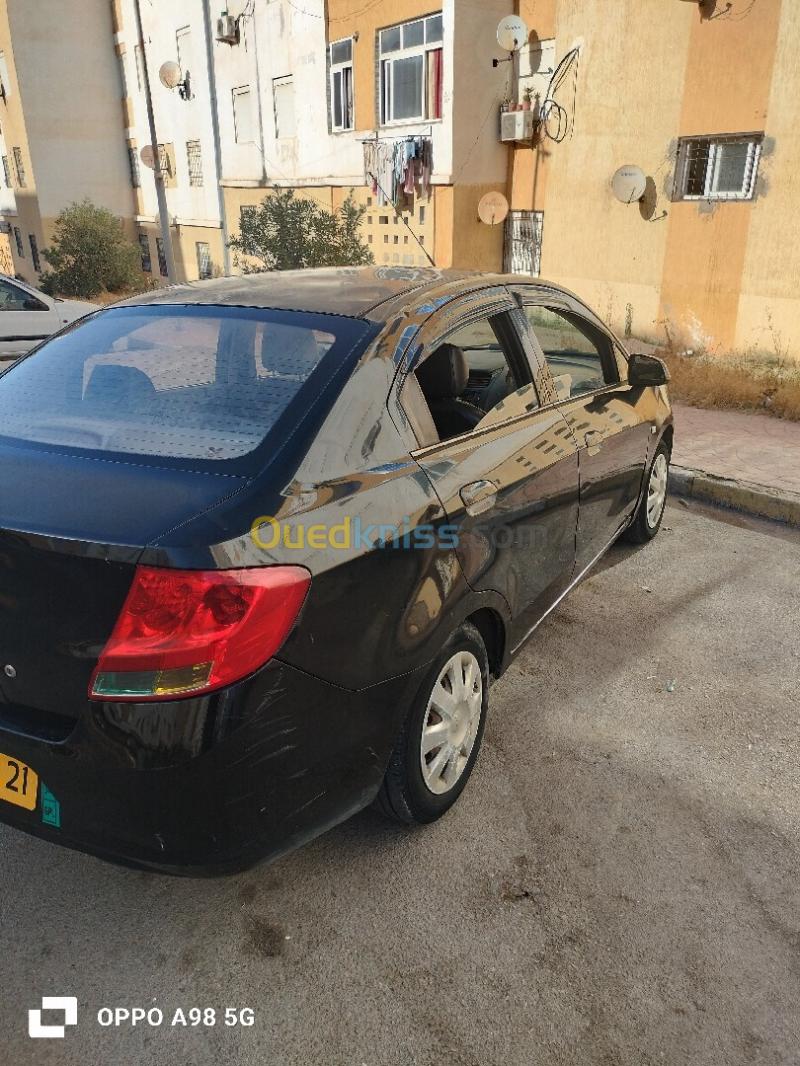Chevrolet Sail 5 portes 2011  4