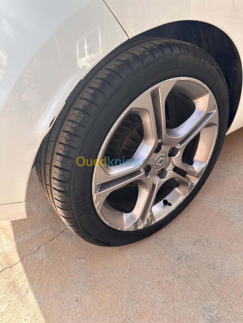 Renault Clio 4 2015 GT Line + 6