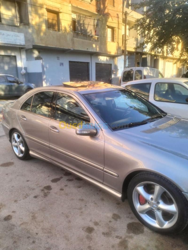 Mercedes Classe C 2001 C320 2