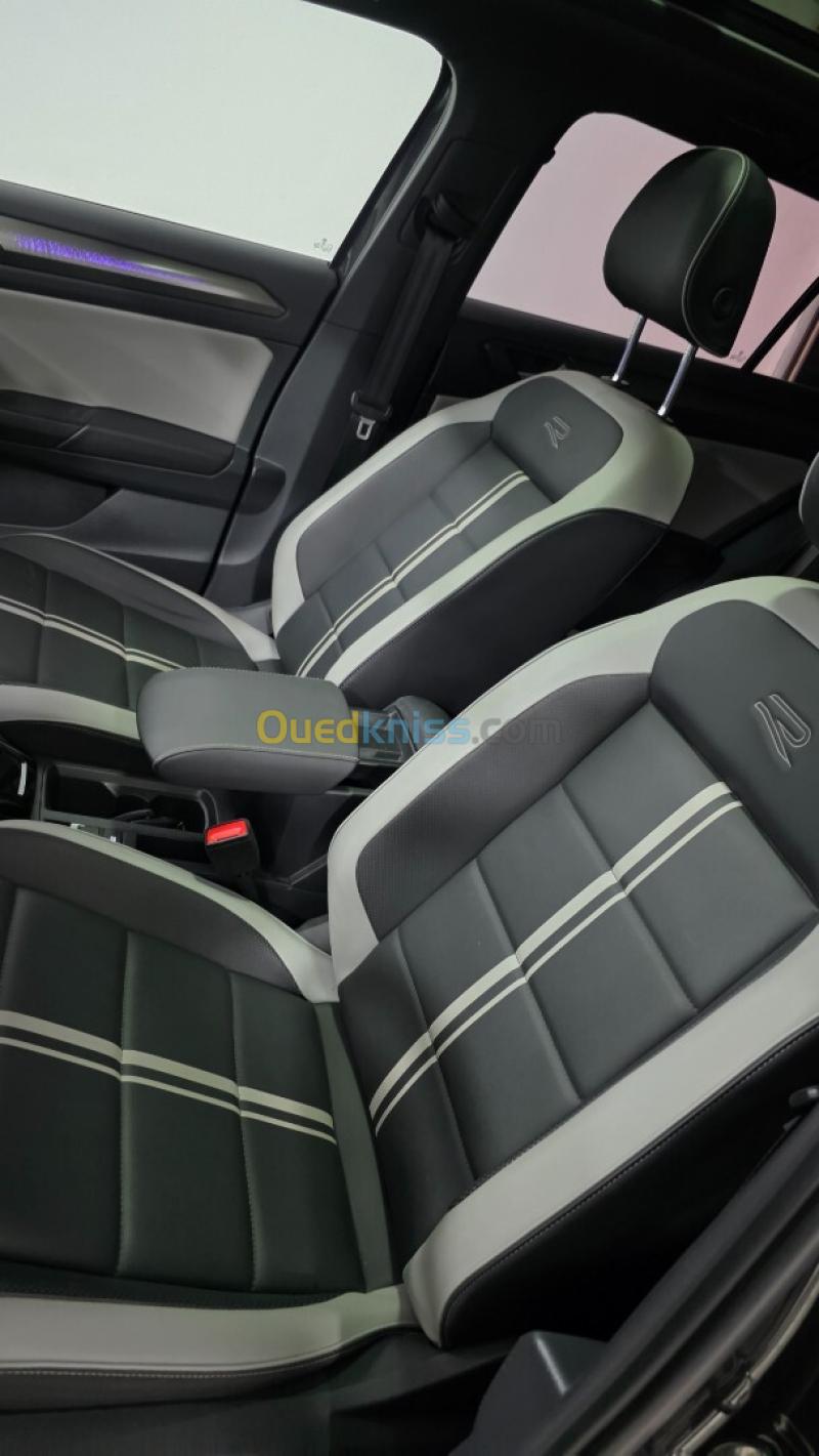 Volkswagen T-Roc 2025 R-Line  8