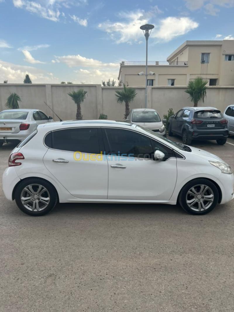 Peugeot 208 2015 Allure Facelift 10