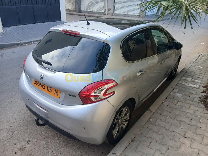 Peugeot 208 2015 Allure 2