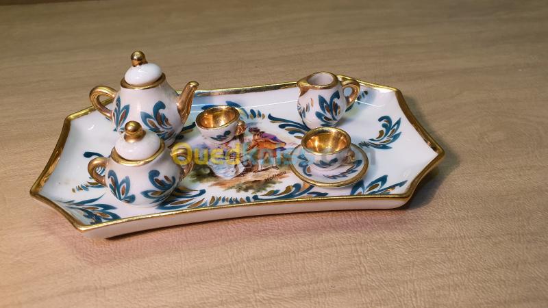  Mini dinette, service à café miniature en porcelaine de Limoges Signé Watteau Made in France