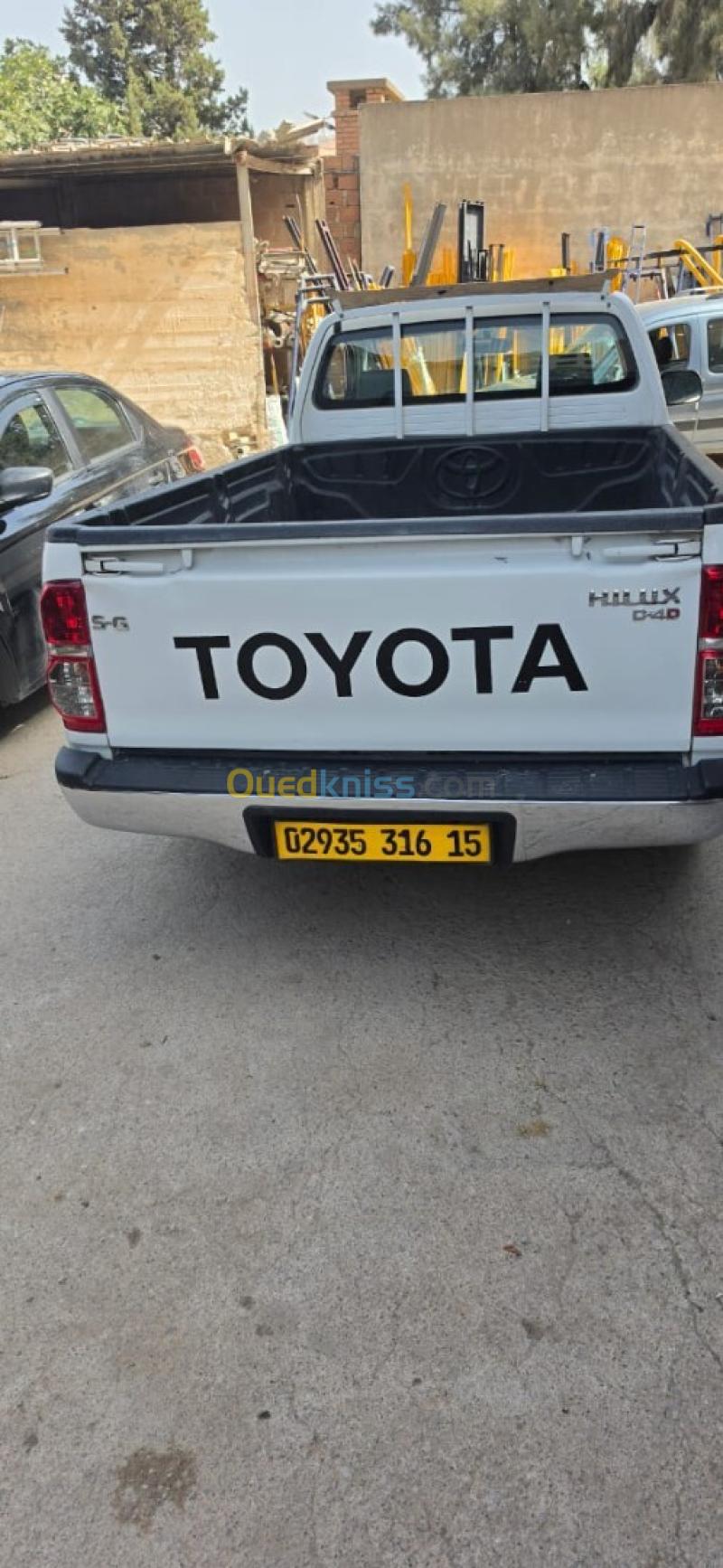 Toyota Hilux 2016 S-G 3