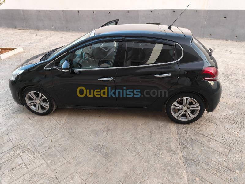 Peugeot 208 2012 Allure 10