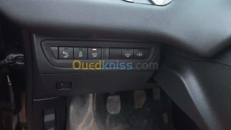 Peugeot 208 2015 Allure Facelift 18