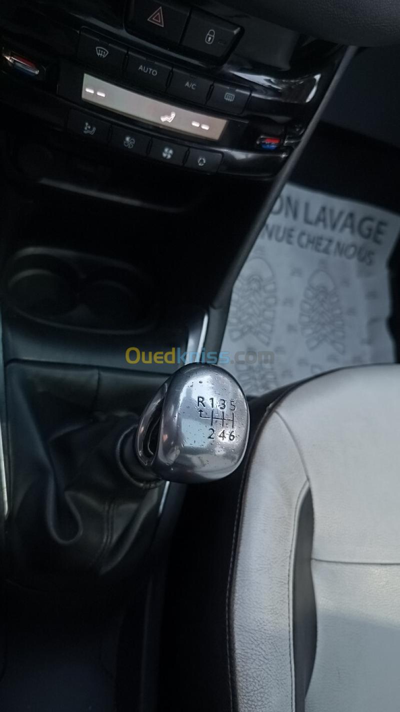 Peugeot 208 2015 Allure Facelift 15