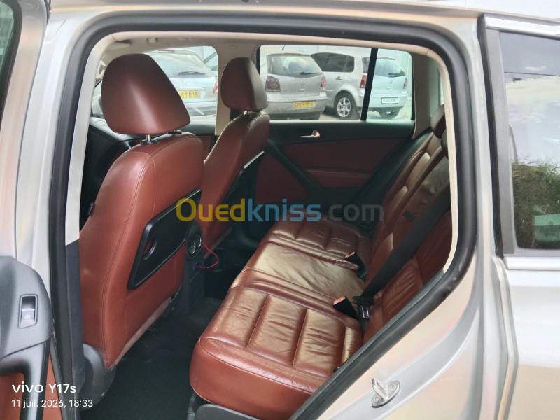 Volkswagen Tiguan 2011 Carat + 8