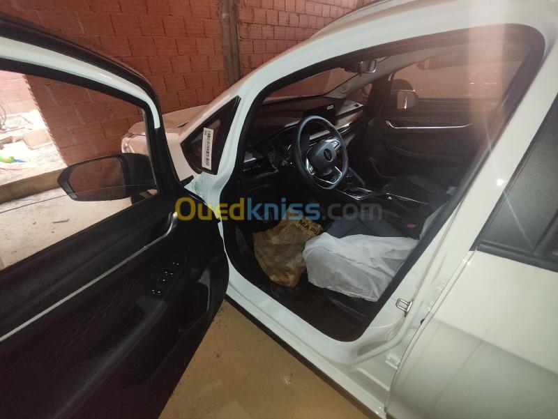 Geely Livan x3 pro 2025  4