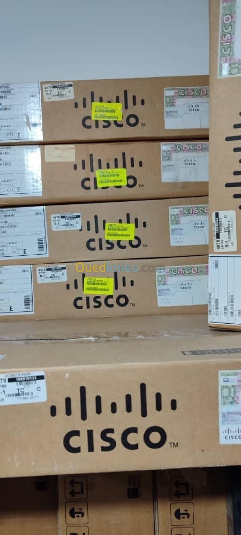 Routeur Cisco IAD887B-K9 3
