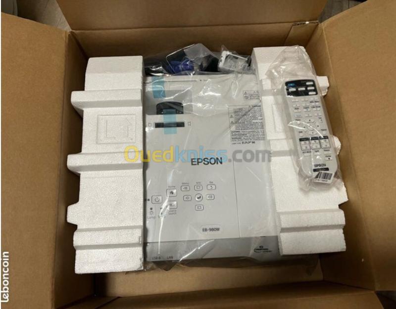 Hitachi CP-WU8700W  (7,000) Lumens Resolution 1920x1200 3LCD WUXGAProjector Specifications  + lampe neuf +Epson EB-X49  XGA HD 1024x768 4:3 3600 lumens sous  emballage E20  3400 lumens  neuf  jdiid