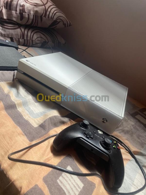  Xbox one white edition 500gb avec une manette originale + 1 mois game pass
