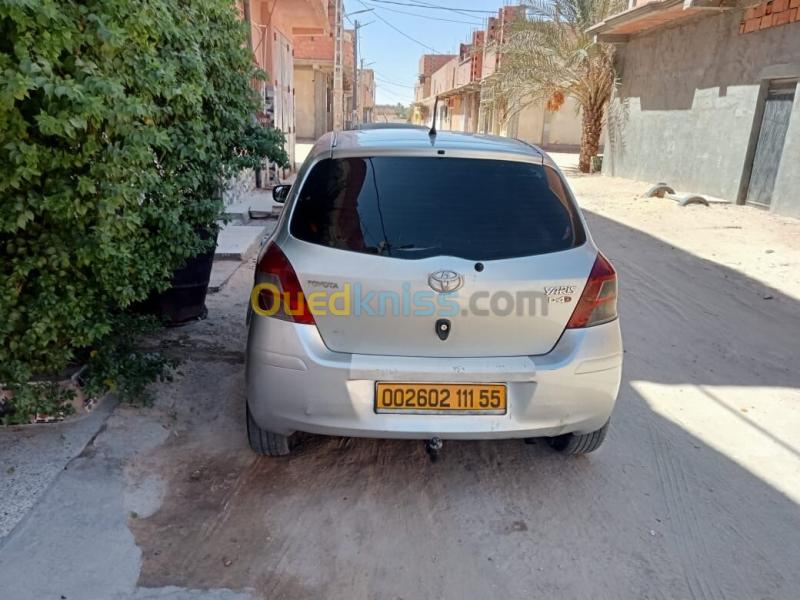 Toyota Yaris 2011  4