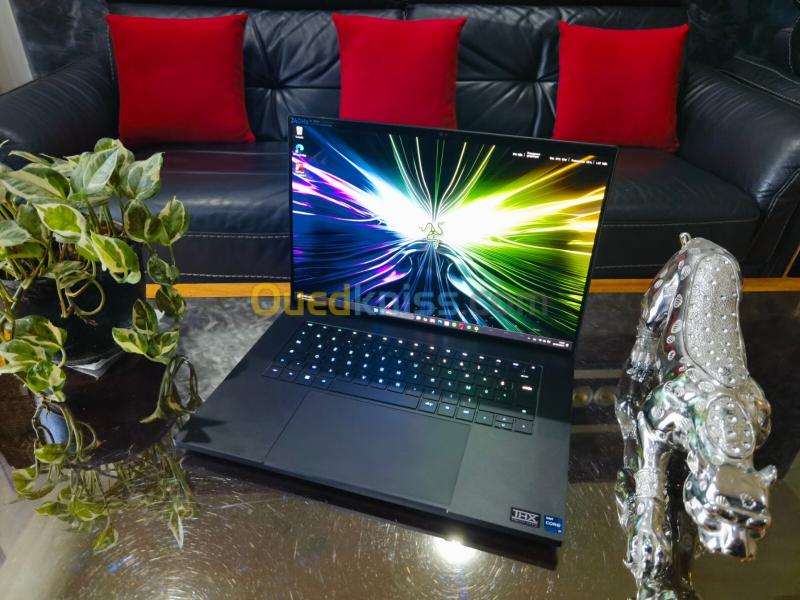 RAZER BLADE 16 - Intel i9-14900HX - RTX 4090 16Go - Écran 16" OLed QHD+ 240Hz - RAM 32Go - SSD 2TB