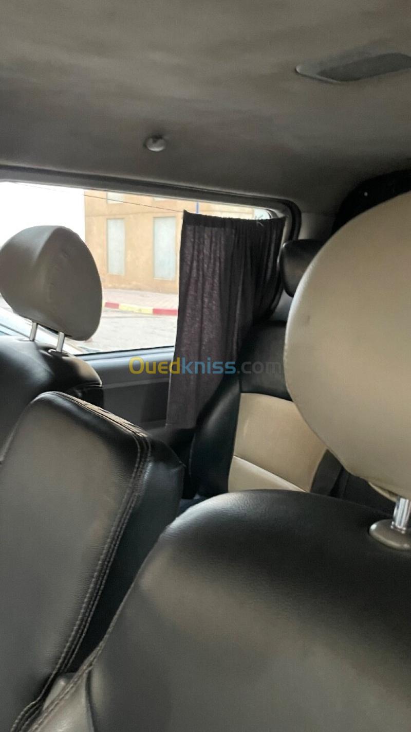 Hyundai H1 2010  19