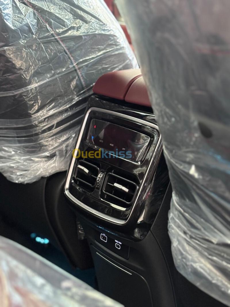 Jetour  X70 PLUS 2026 Luxury Edition 7 places  13