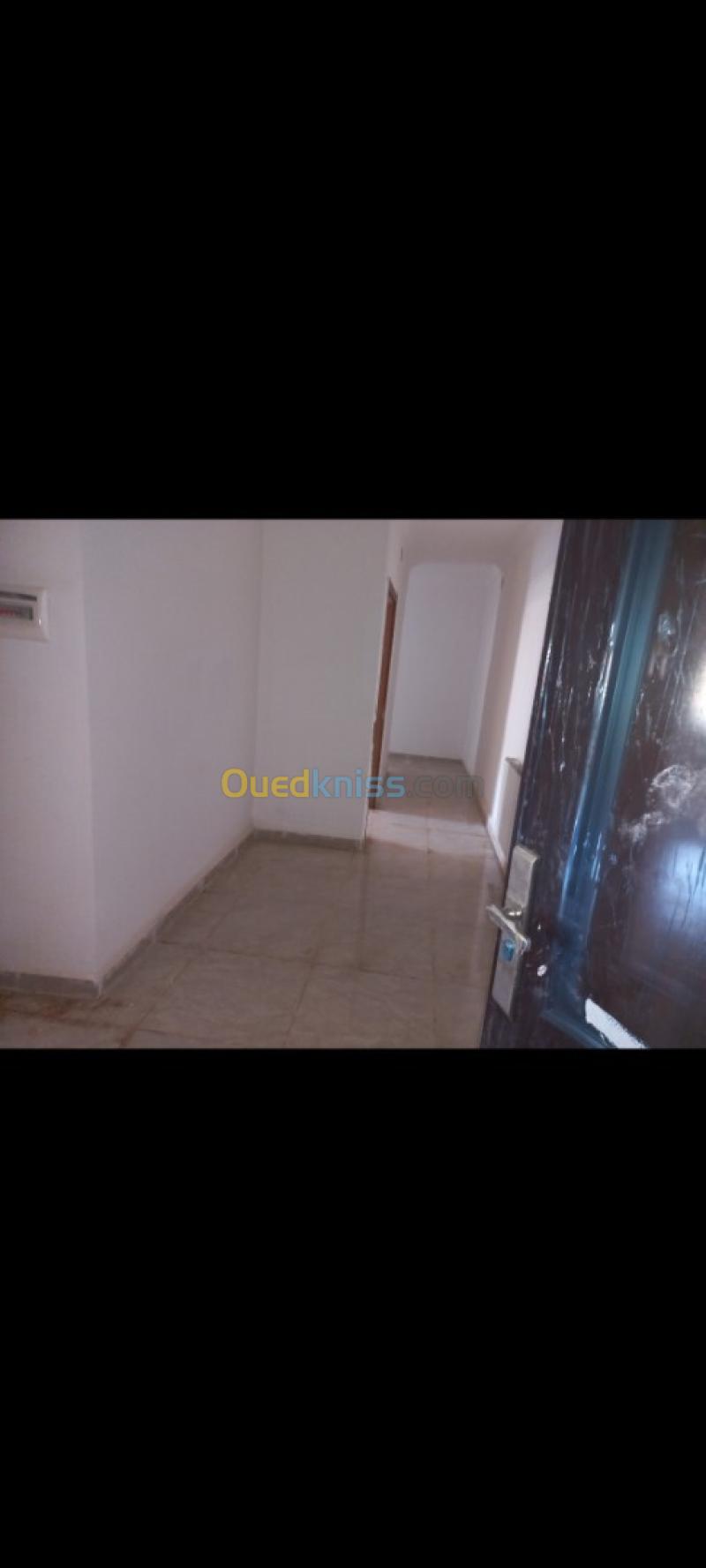Location Appartement F4 Tipaza Kolea