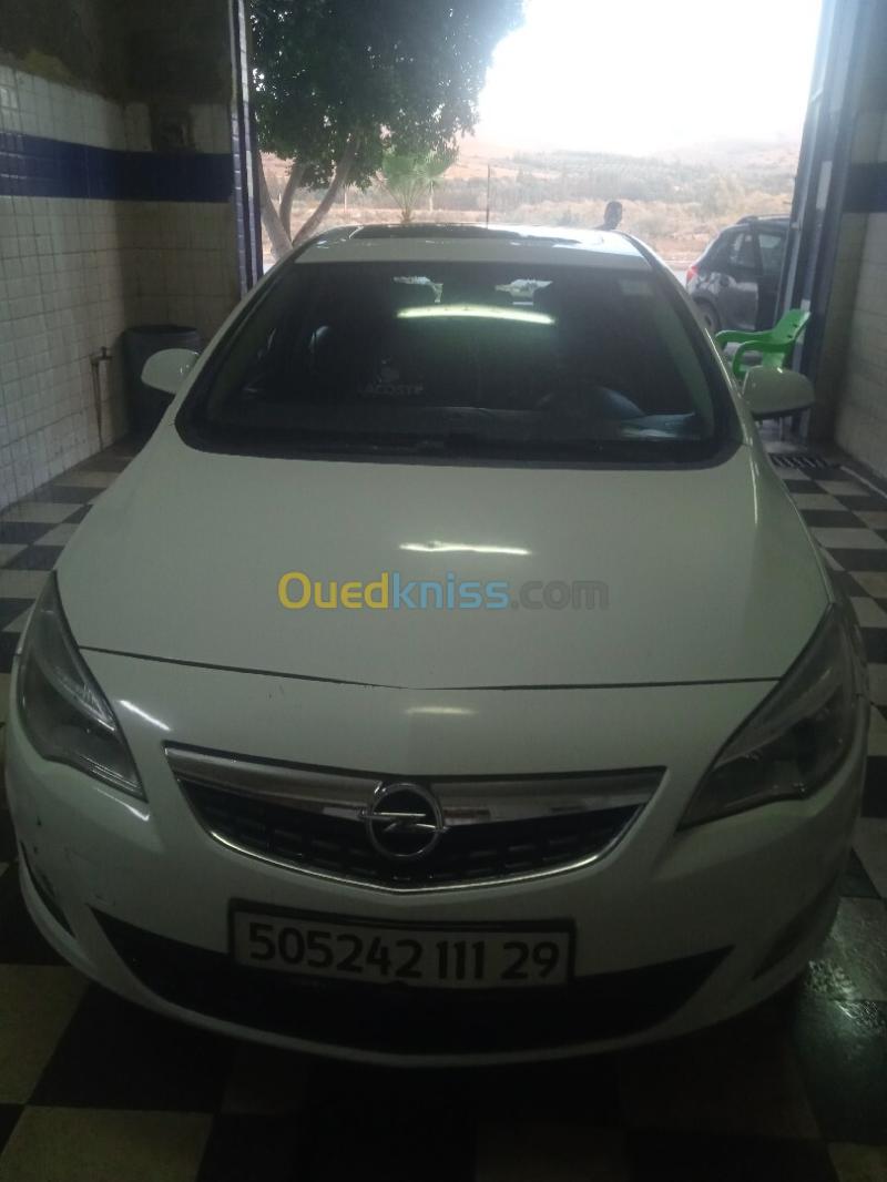 Opel Astra 2011 Astra 13