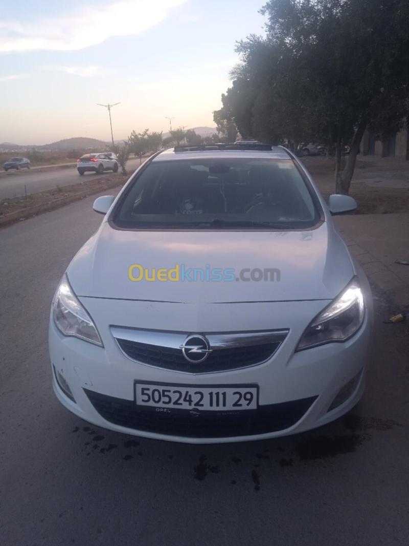 Opel Astra 2011 Astra 3