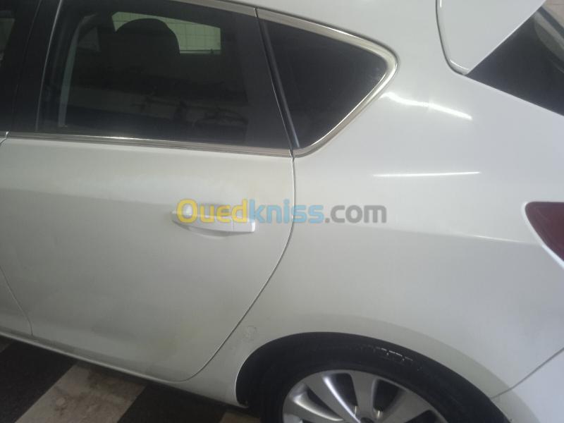 Opel Astra 2011 Astra 8
