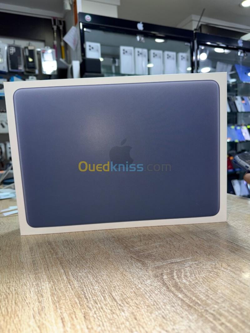 MacBook NEO silver bleu